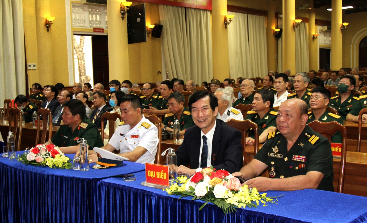 Các đại biểu tham dự buổi gặp mặt