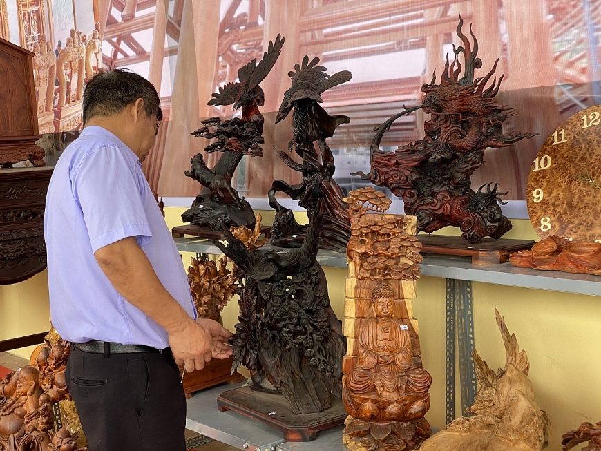 Đi hội chùa Tây Phương xem múa rối, đi cà kheo, ăn đặc sản Chè Lam