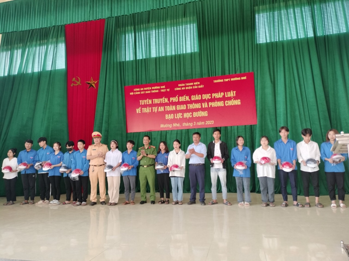 Tăng cường tuyên truyền, phổ biến, giáo dục pháp luật về trật tự, an toàn giao thông trong trường học