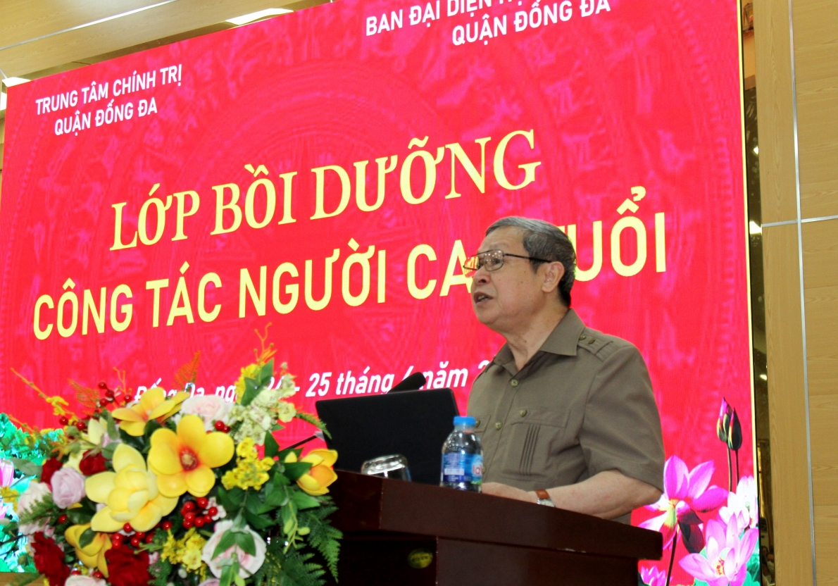 Ông Bùi Long Hòa, Trưởng BĐD Hội NCT quận Đống Đa, TP Hà Nội phát biểu khai mạc lớp tập huấn