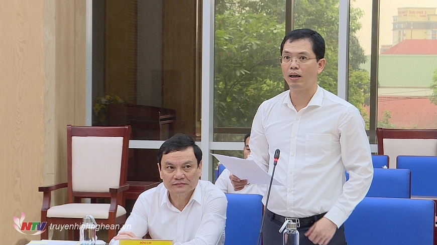  Đồng chí Trịnh Thanh Hải - Giám đốc Sở tài chính Nghệ An báo cáo tình hình thu chi ngân sách tháng 4/2023 trước cuộc họp UBND tỉnh.