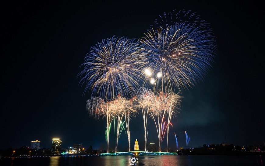 Mãn nhãn màn bắn pháo hoa mừng giỗ tổ Hùng Vương