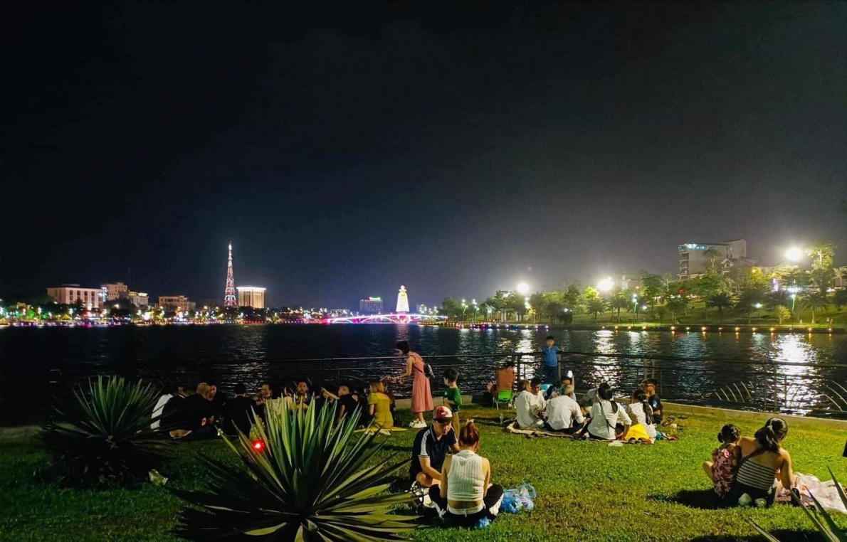 Mãn nhãn màn bắn pháo hoa mừng giỗ tổ Hùng Vương