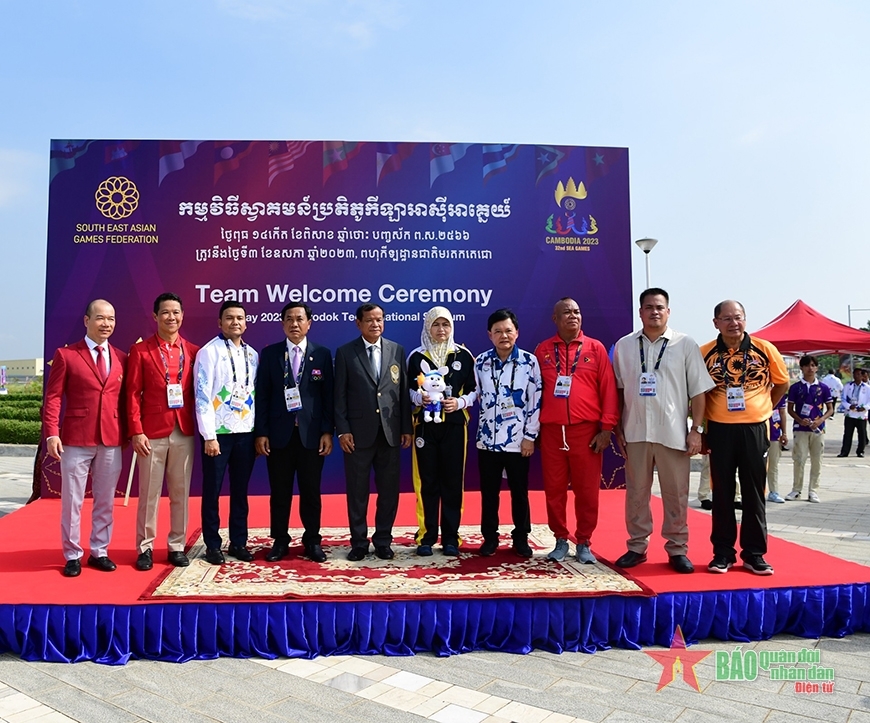 Đại diện các đoàn thể thao các nước và nước chủ nhà chụp ảnh chung.