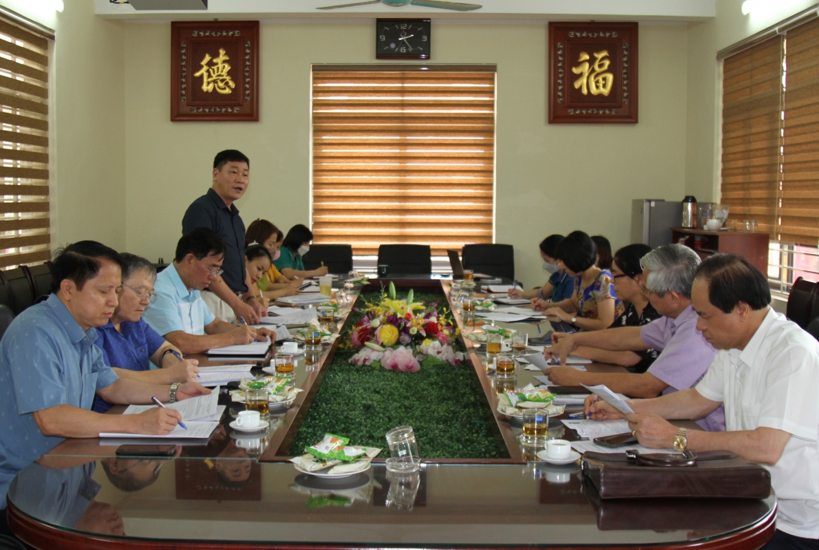 Ông Ngụy Quang Vinh, Phó Giám đốc Trung tâm Bảo trợ và công tác xã hội báo cáo tình hình chăm sóc NCT tại Trung tâm