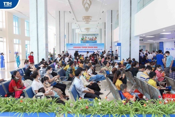 Hà Tĩnh: Khám và phẫu thuật miễn phí cho hàng trăm trẻ em khuyết tật