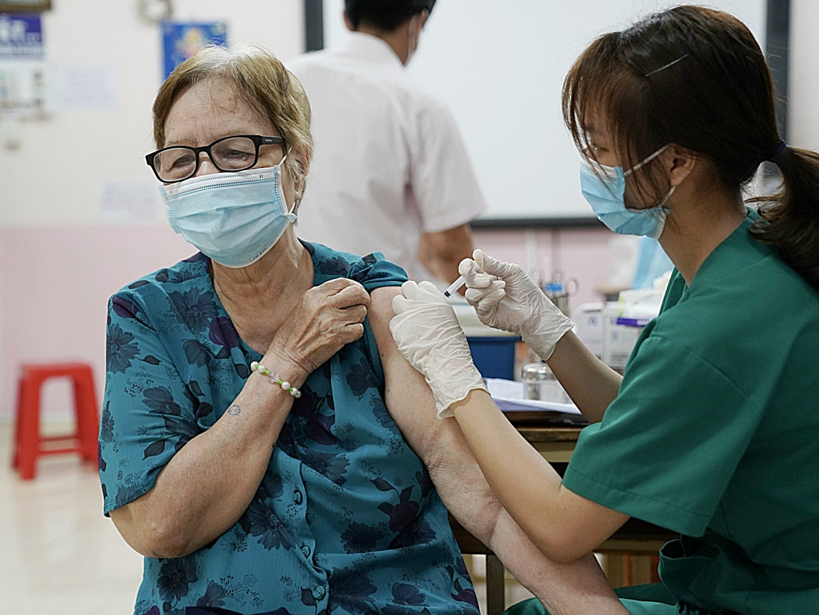 Tuyên bố chấm dứt tình trạng khẩn cấp toàn cầu, WHO tiếp tục cảnh báo thận trọng về COVID-19