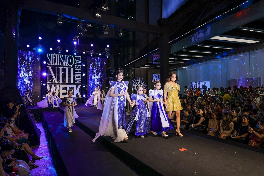 Hàng nghìn khán giả tới thưởng thức show diễn thời trang đỉnh cao nằm trong chuỗi Kidz Summer Fashion Tour với sự tham gia của hơn 100 người mẫu nhí