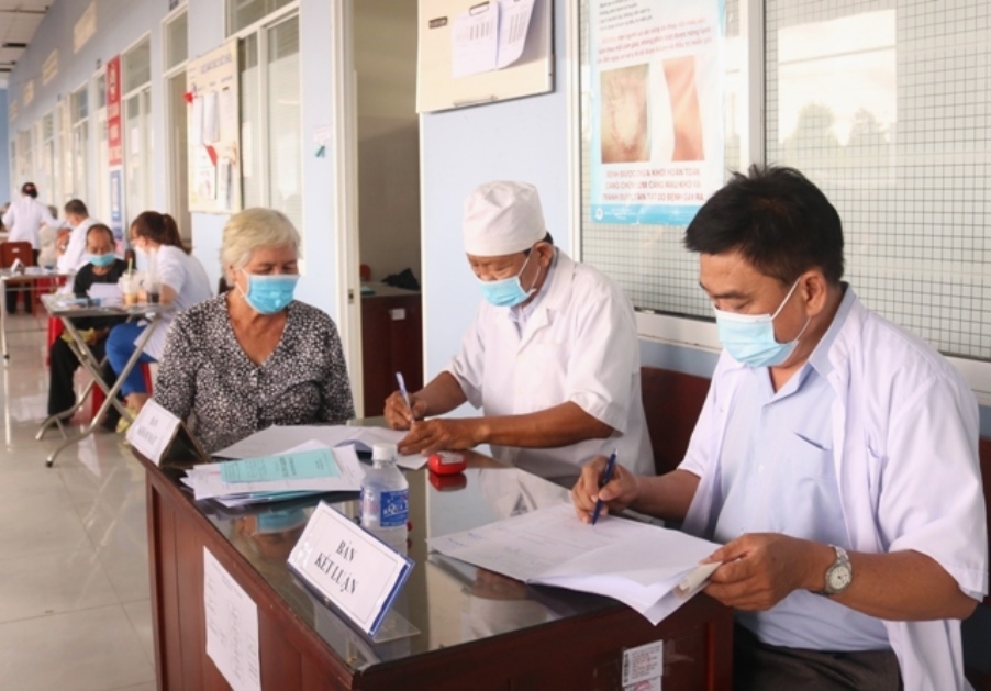 Khám sức khỏe cho NCT tỉnh Tiền Giang