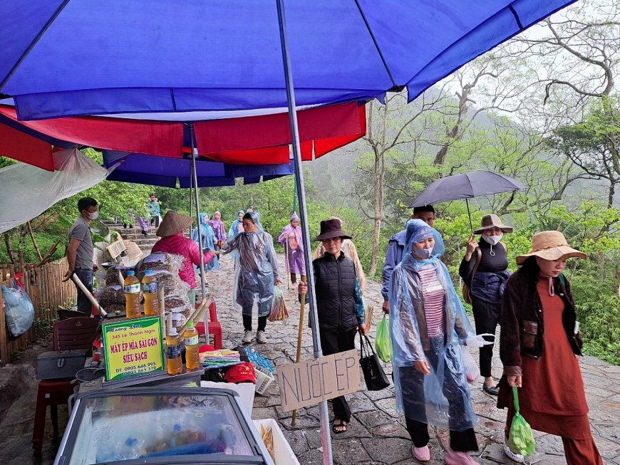 Trên đường xuống núi