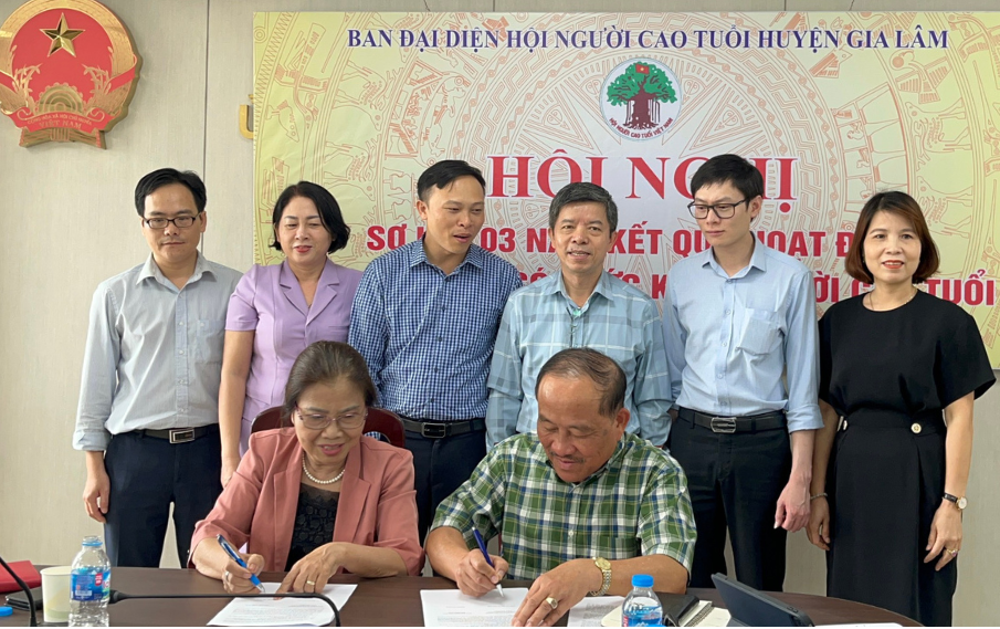 Hai bên tiến hành kí kết