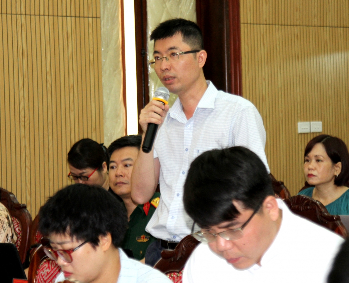 Phóng viên Truyền hình Quốc hội đặt câu hỏi