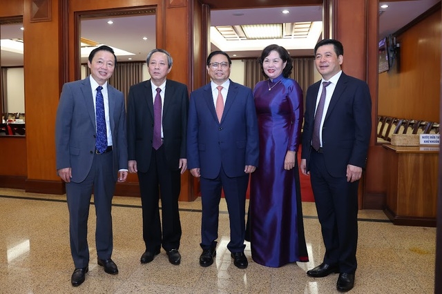 Thủ tướng Phạm Minh Chính, Phó Thủ tướng Trần Hồng Hà và các đại biểu tại phiên bế mạc Hội nghị Trung ương 7 - Ảnh: VGP/Nhật Bắc