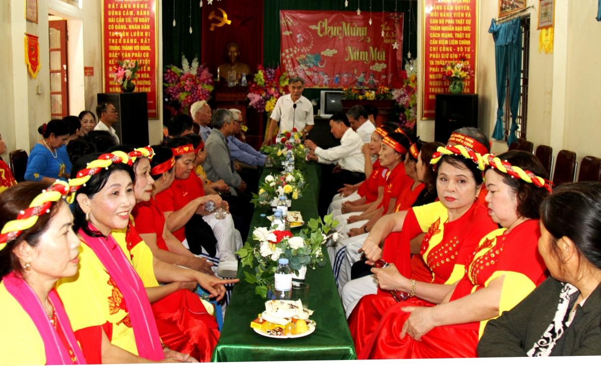 Buổi sinh hoạt của CLB Liên thế hệ tự giúp nhau huyện Diễn Châu, tỉnh Nghệ An