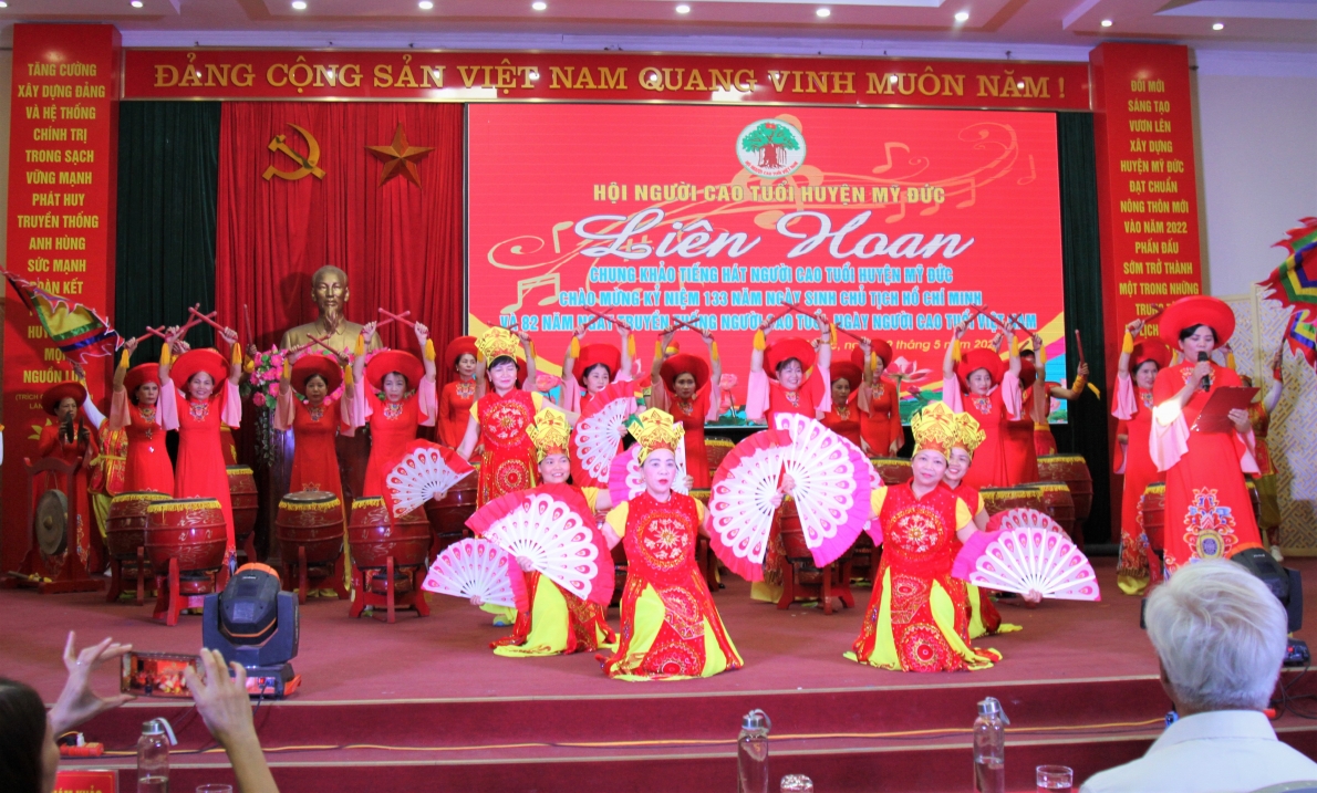 Màn trống hội chào mừng Liên hoan