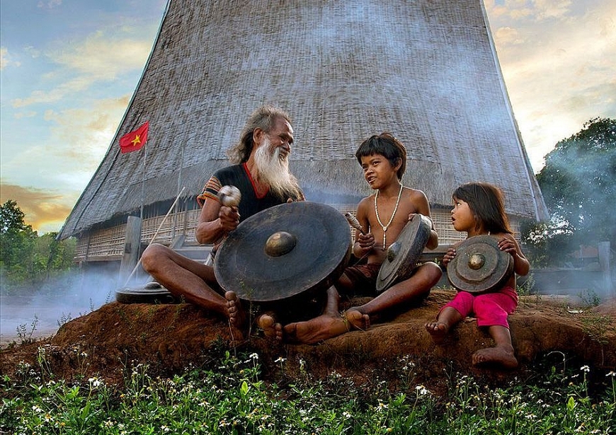 Về thuật ngữ cồng chiêng...