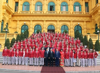 Chủ tịch nước biểu dương các HLV, VĐV tiêu biểu của đoàn thể thao Việt Nam
