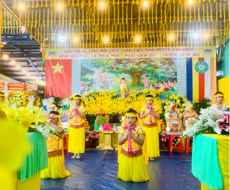 BTC trân trọng cảm tạ tri ân Chư Tôn đức Tăng Ni, Chính quyền các cấp, Phật tử gần xa đã nhín chút thời gian quý báu quang lâm chứng minh và tham dự Đai lễ Phật Đản thành công tốt đẹp. Đại lễ Phật Đản thành tựu viên mãn.