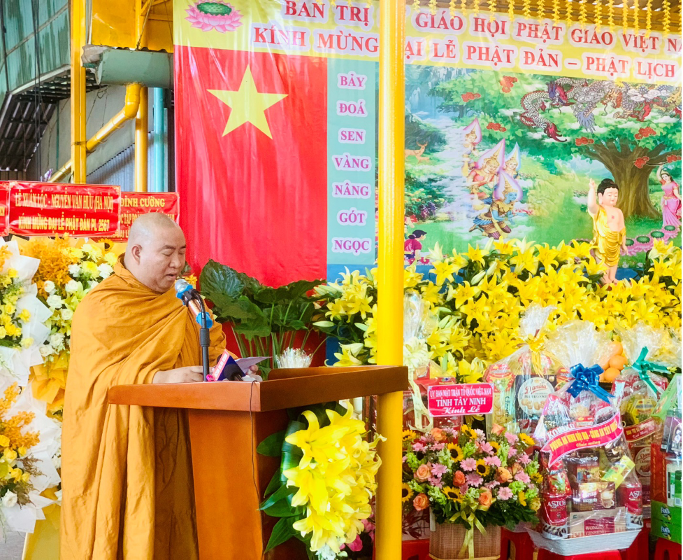 Đại đức Thích Thiện Trí - UVTT BTS GHPGVN tỉnh Tây Ninh, Trưởng BTS GHPGVN huyện Tân Châu, Trưởng Ban tổ chức (BTC) đã tuyên đọc Diễn văn Đại lễ Phật Đản của Trưởng lão Hòa thượng Chủ tịch Hội đồng Trị sự GHPGVN.