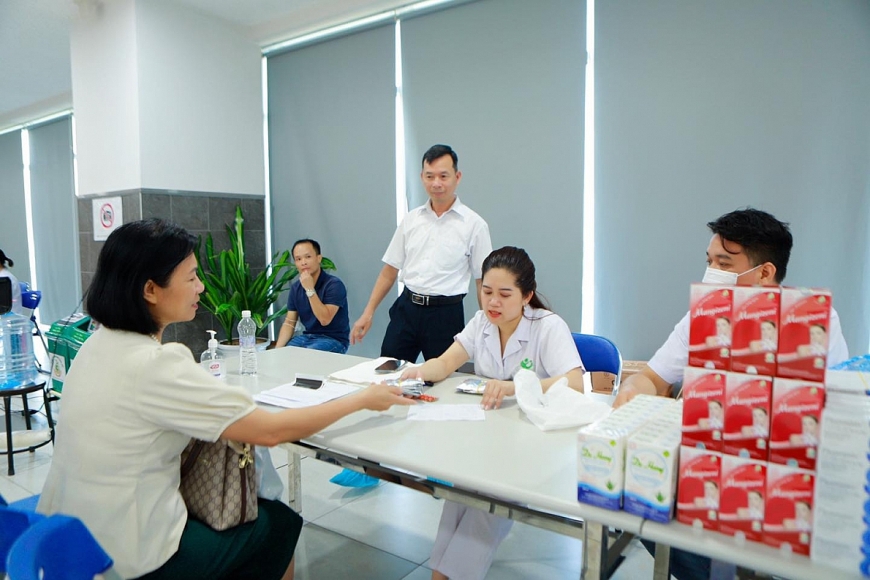 Tư vấn, khám sức khỏe miễn phí cho nữ công nhân KCN Thạch Thất - Quốc Oai