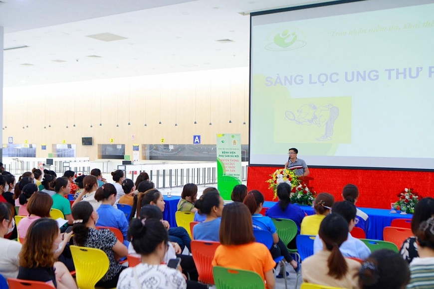 Tư vấn, khám sức khỏe miễn phí cho nữ công nhân KCN Thạch Thất - Quốc Oai