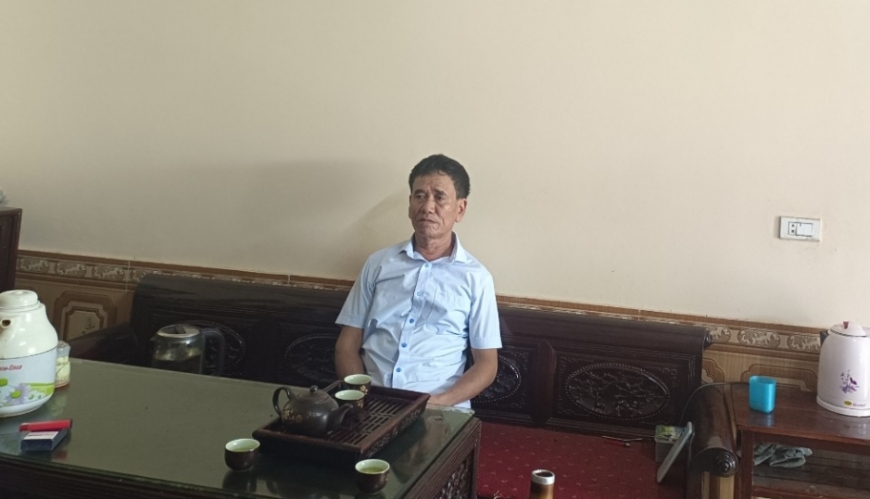 Ông Nguyễn Hữu Tám trao đổi với PV Ông Nguyễn Hữu Tám trao đổi với PV