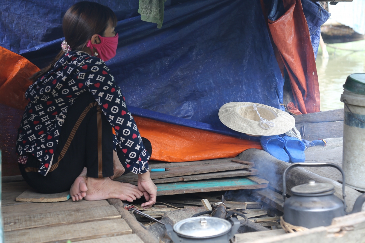 Chênh vênh xóm chài giữa lòng thành phố