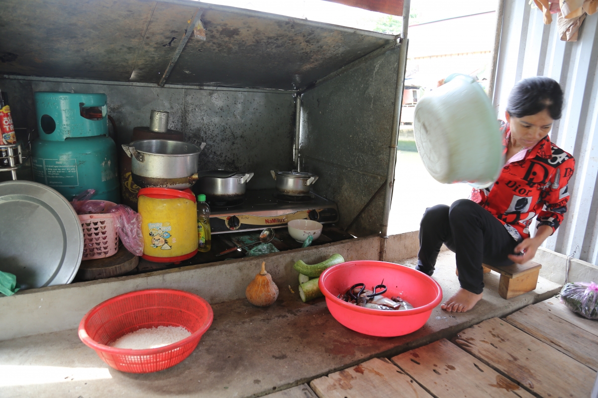 Chênh vênh xóm chài giữa lòng thành phố