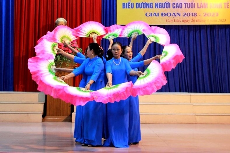 Tiết mục văn nghệ của NCT tỉnh Hà Tĩnh