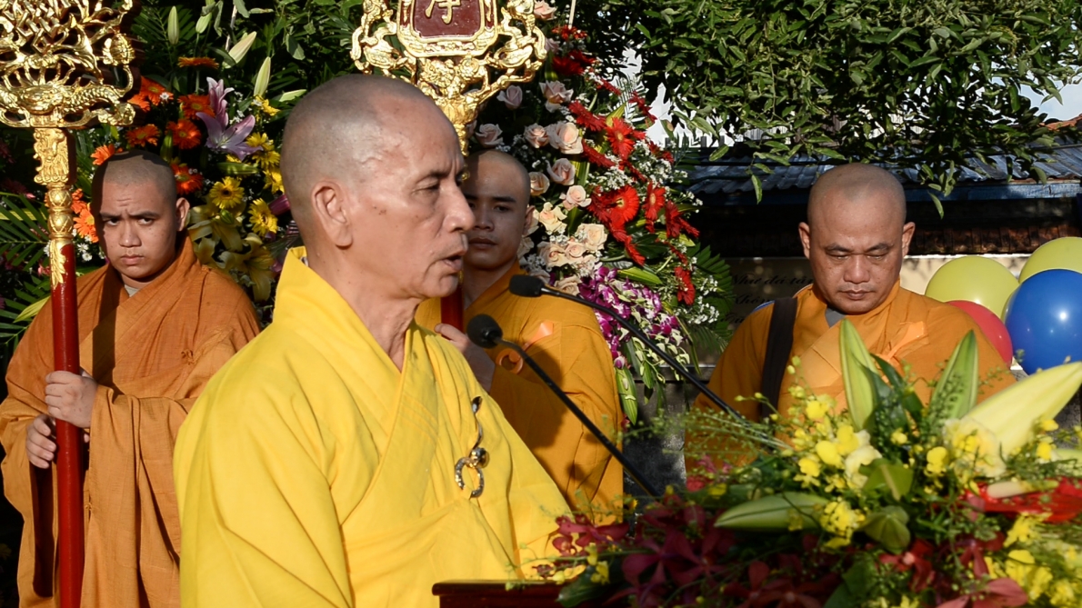 Phát huy tinh thần đạo Phật, chia sẻ khó khăn với người nghèo