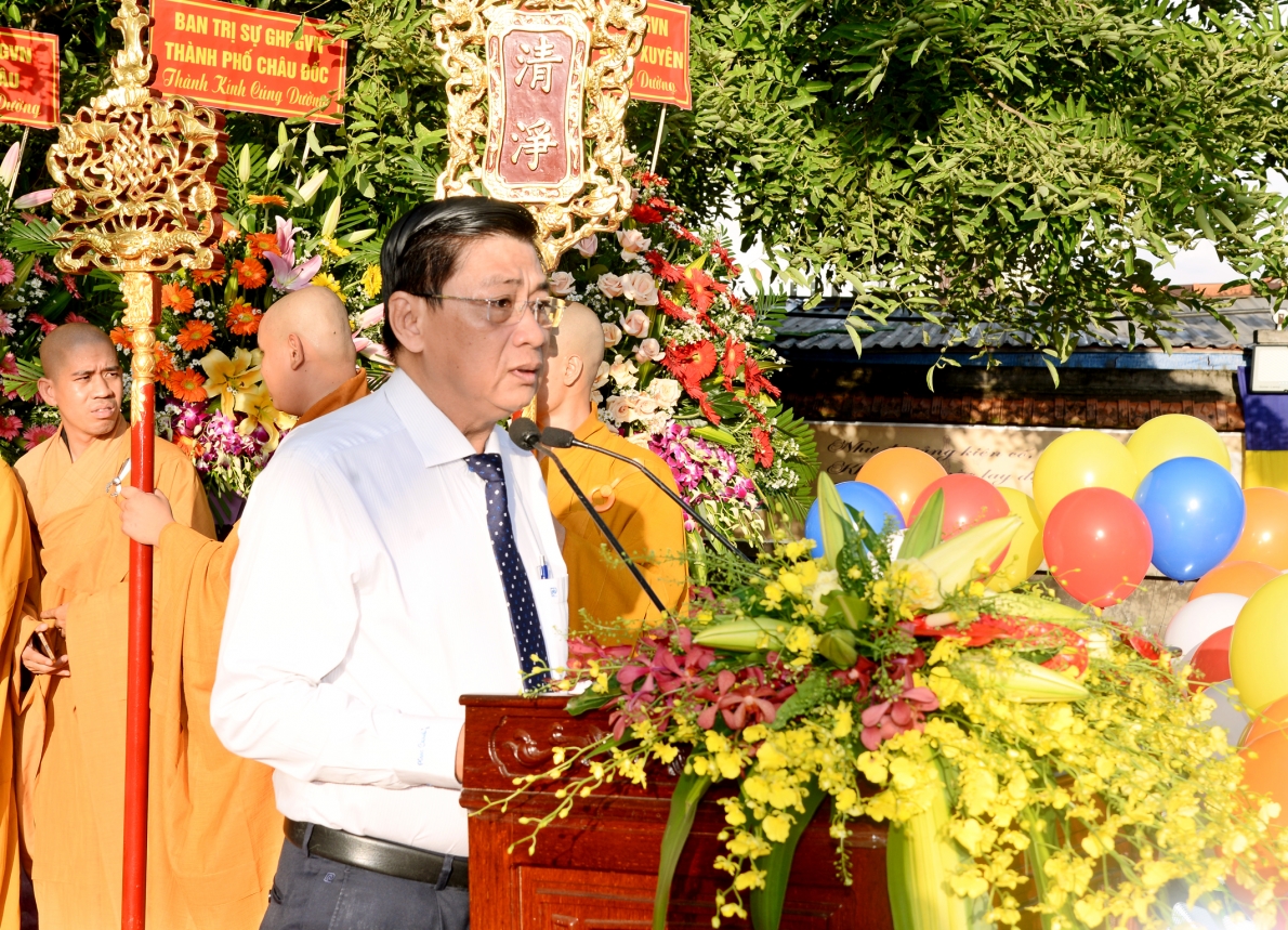 Phát huy tinh thần đạo Phật, chia sẻ khó khăn với người nghèo