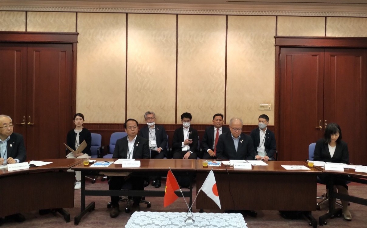 Đoàn công tác tỉnh Bình Định đến chào xã giao Phó Thống đốc Phủ Osaka, Nhật Bản