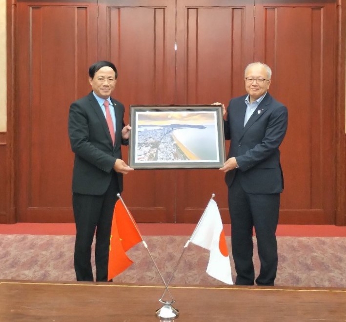 Đoàn công tác tỉnh Bình Định đến chào xã giao Phó Thống đốc Phủ Osaka, Nhật Bản