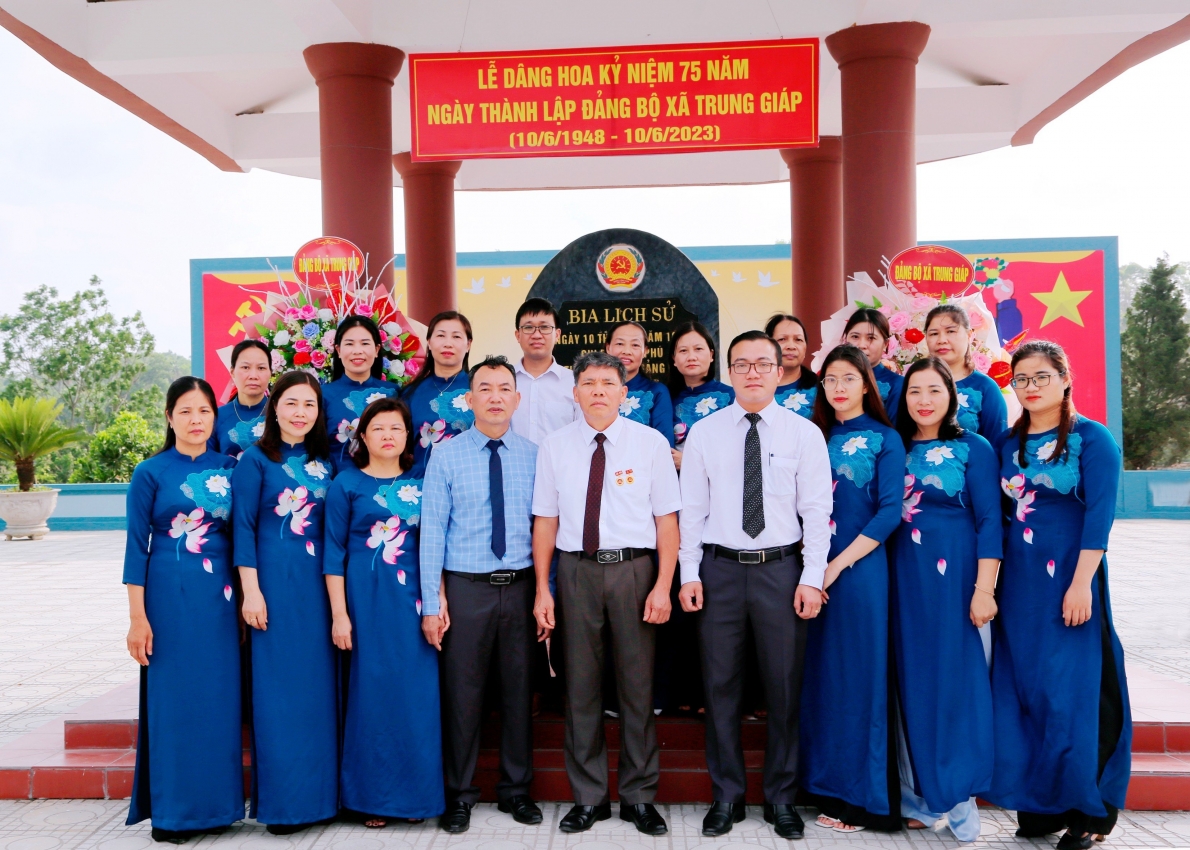 Tưng bừng kỷ niệm 75 năm ngày thành lập Đảng bộ xã