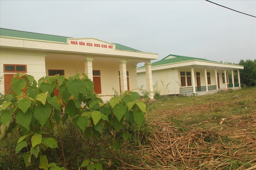 Chưa có dân đến ở, nhà văn hóa Khe Mừ đang bỏ hoang và có dấu hiệu xuống cấp