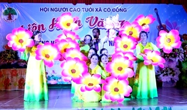 Cán bộ, hội viên NCT xã Cổ Đông, thị xã Sơn Tây, TP Hà Nội sôi nổi tham gia Liên hoan tiếng hát NCT năm 2023