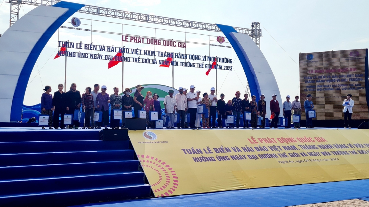 Đoàn công tác Trung ương Hội Người cao tuổi tham gia Tuần lễ Biển và Hải đảo Việt Nam tại Nghệ An