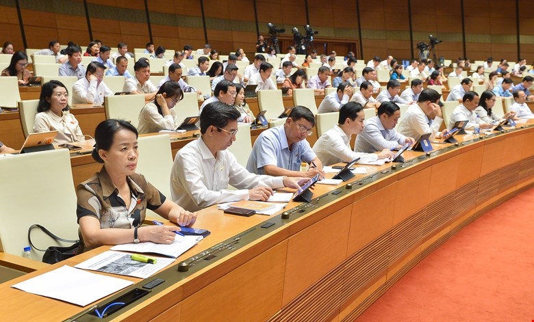 Làm rõ việc cưỡng chế di dời cư dân ra khỏi các chung cư nguy hiểm