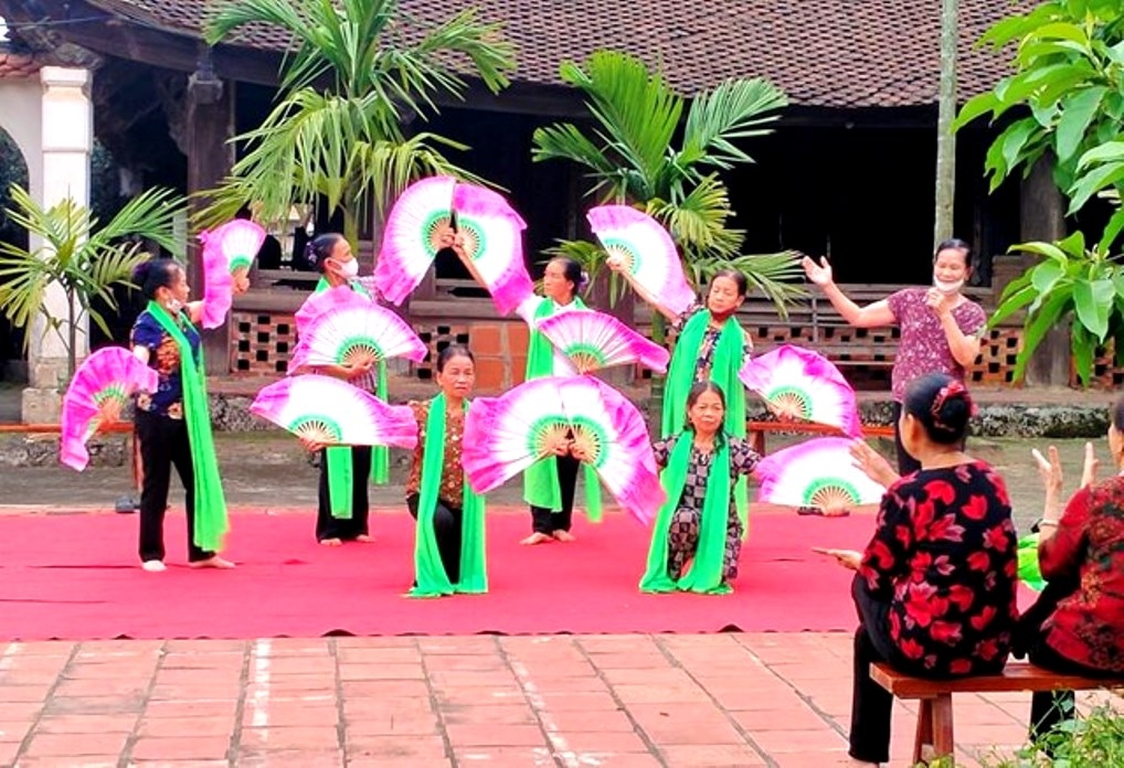 NCT huyện Thạch Thất, TP Hà Nội say sưa luyện tập văn nghệ, nâng cao đời sống tinh thần