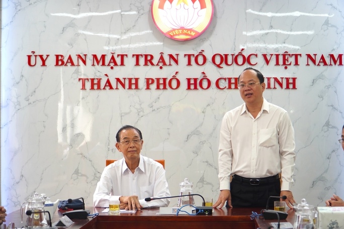 Phó Bí thư Thành ủy TP Hồ Chí Minh Nguyễn Hồ Hải thăm, chúc mừng Ban Đại diện Hội NCT Thành phố