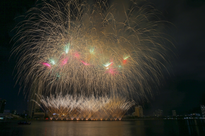 Tạo hình pháo hoa đa dạng của Đội Phần Lan