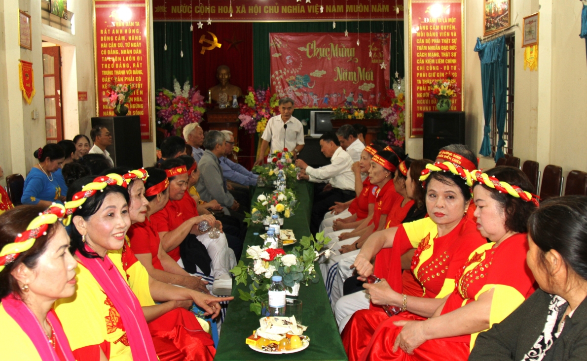 Sinh hoạt CLB Liên thế hệ tự giúp nhau tỉnh Nghệ An