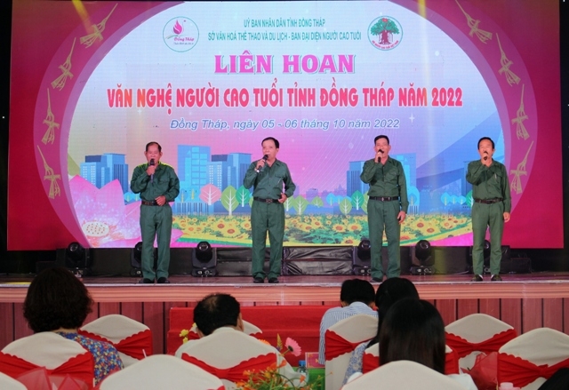 Tiết mục văn nghệ của NCT huyện Tam Nông, tỉnh Đồng Tháp