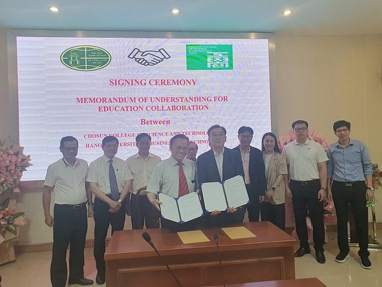Trường Đại học Kinh doanh và Công nghệ ký kết hợp tác với Trường Đại học Chosun (Hàn Quốc)