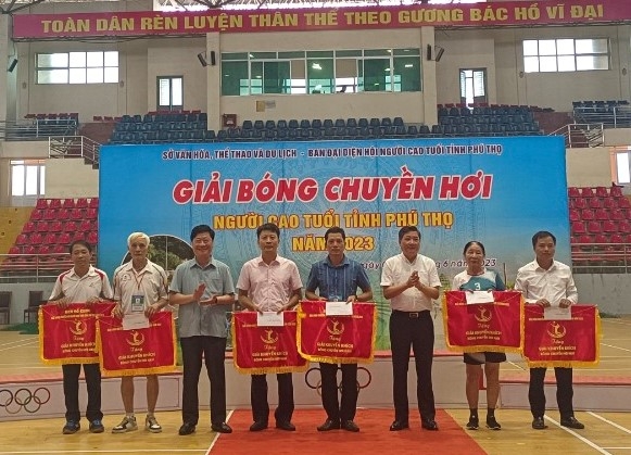 Phú Thọ: Bế mạc giải Bóng chuyền hơi năm 2023