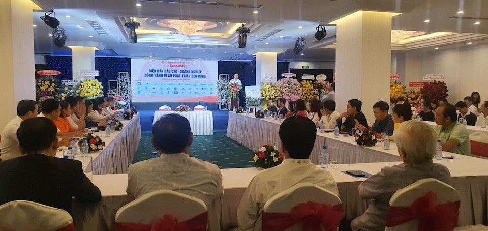 Diễn đàn Báo chí - Doanh nghiệp đồng hành vì sự phát triển bền vững.