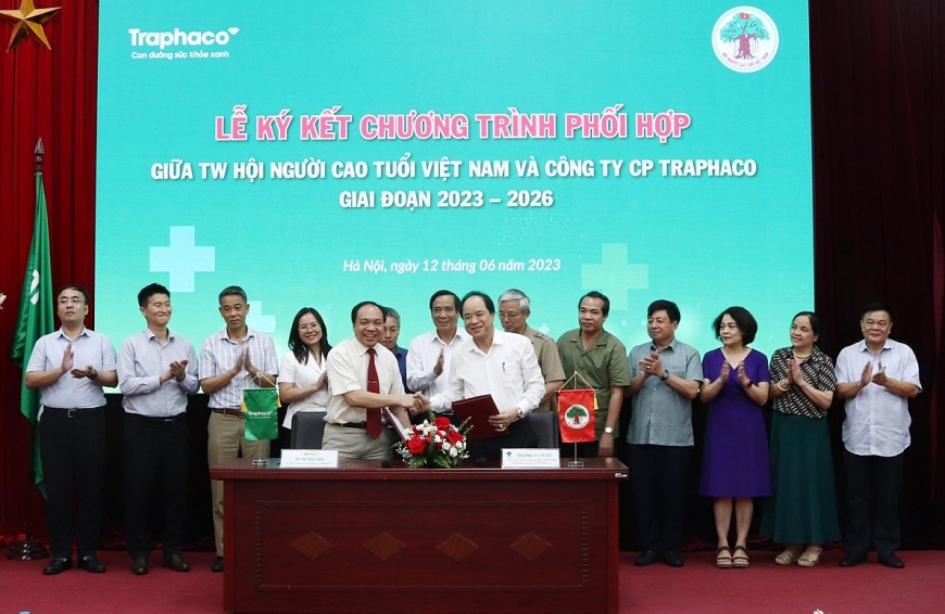 Bảo đảm các nguồn lực để thiết thực chăm sóc sức khỏe người cao tuổi