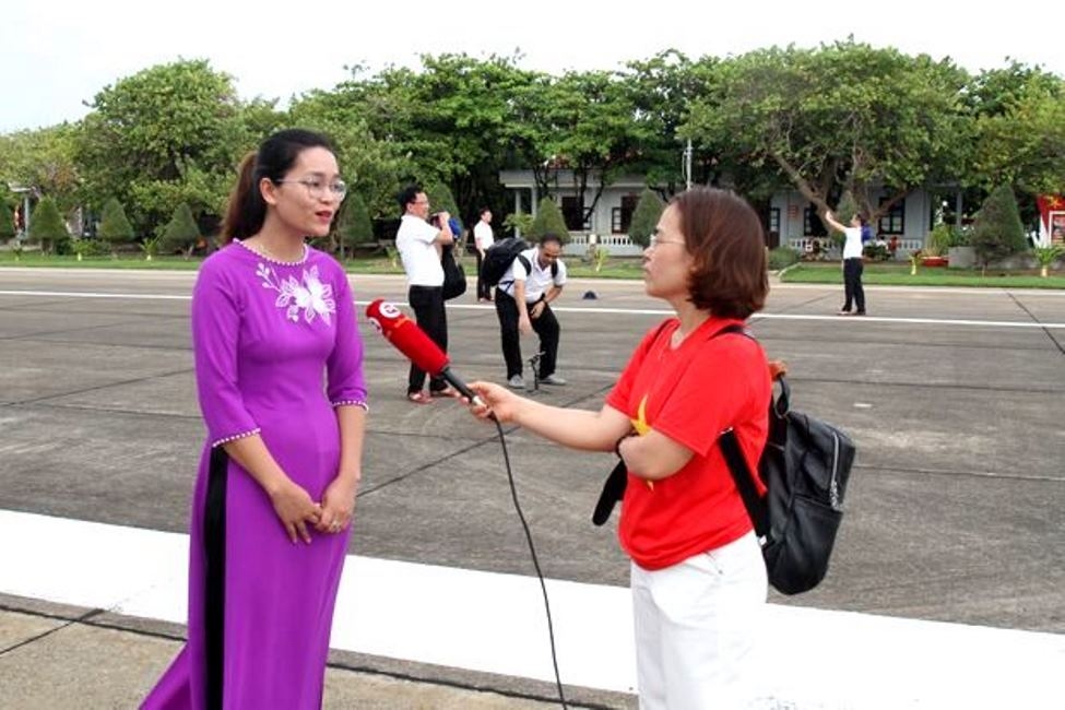 Phóng viên tác nghiệp tại đảo Trường Sa lớn