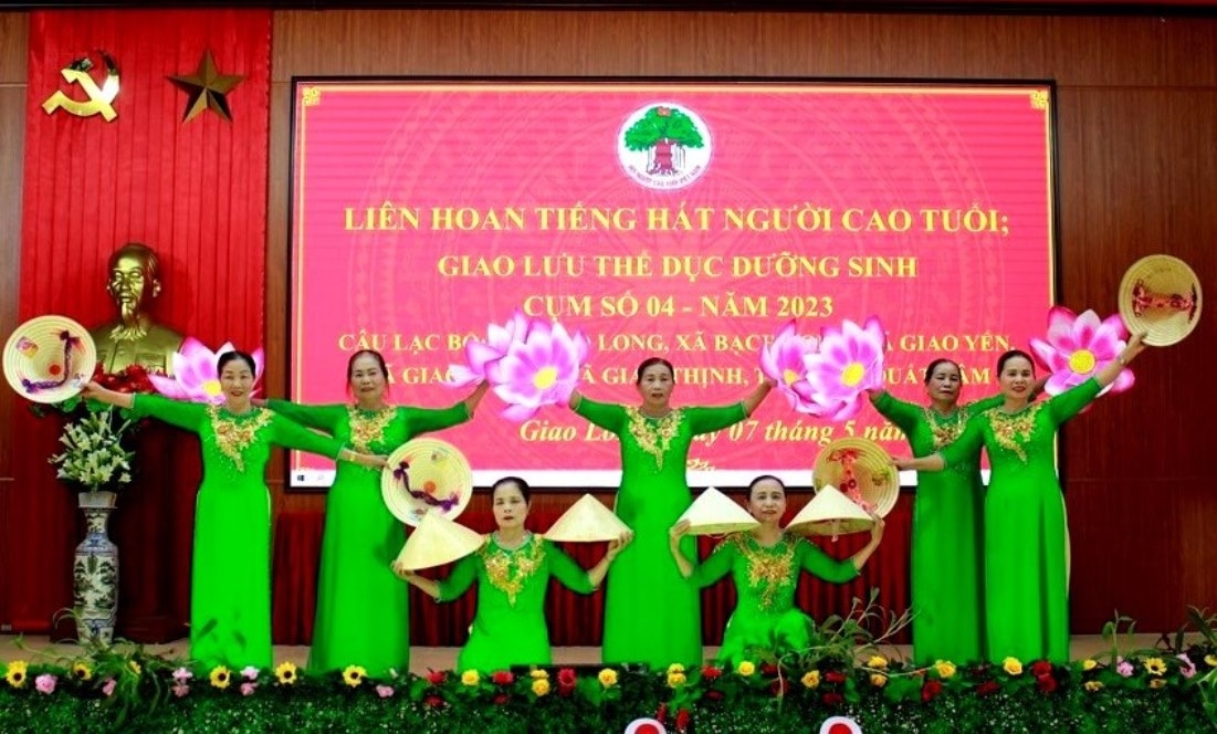 Tiết mục văn nghệ của NCT huyện Giao Thủy, tỉnh Nam Định...