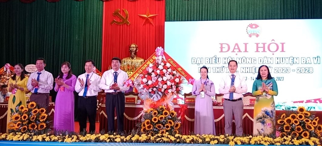 Ông Nguyễn Văn Trường tái đắc cử chức Chủ tịch Hội Nông dân huyện Ba Vì Ông Nguyễn Văn Trường tái đắc cử chức Chủ tịch Hội Nông dân huyện Ba Vì